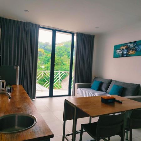 Triple 8 Suites Labuan Bajo Exterior photo