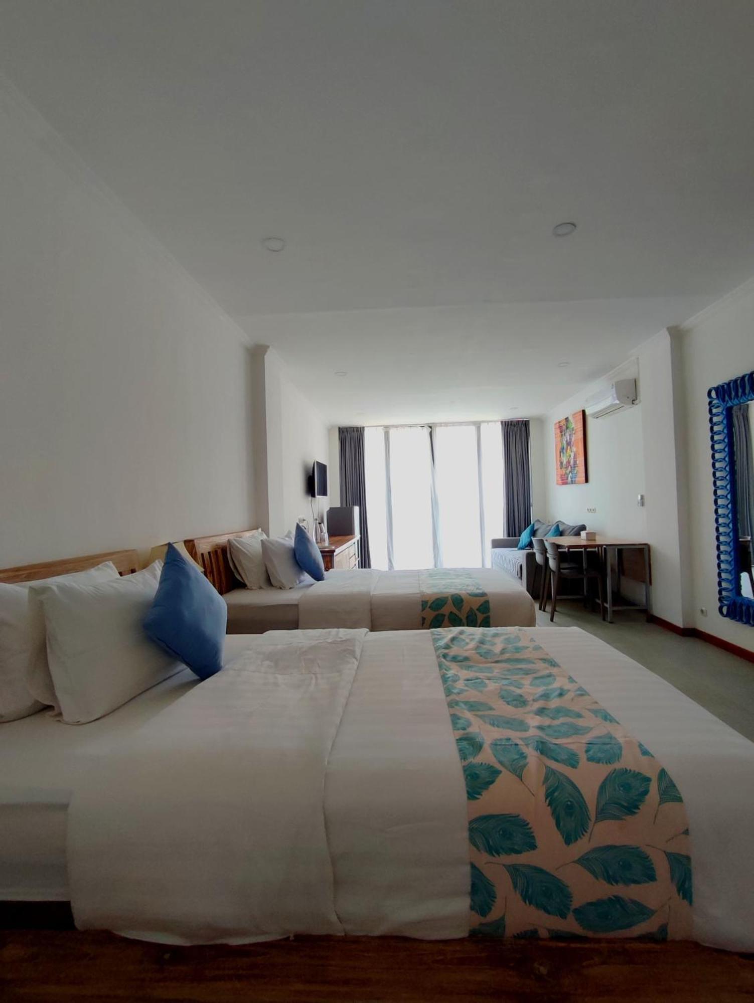 Triple 8 Suites Labuan Bajo Exterior photo