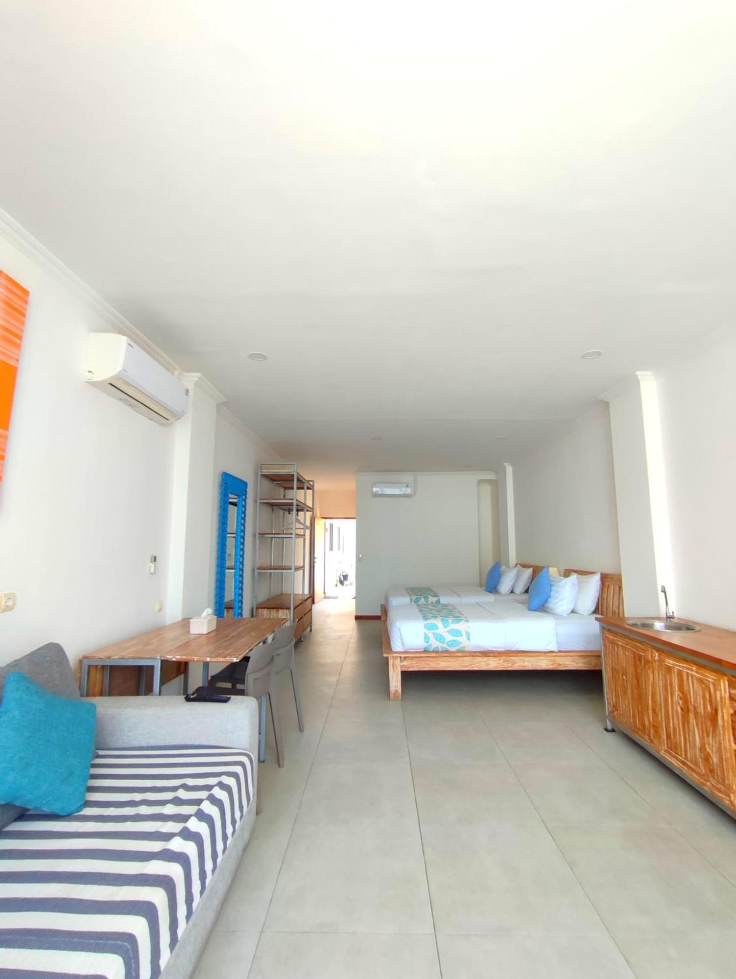 Triple 8 Suites Labuan Bajo Exterior photo