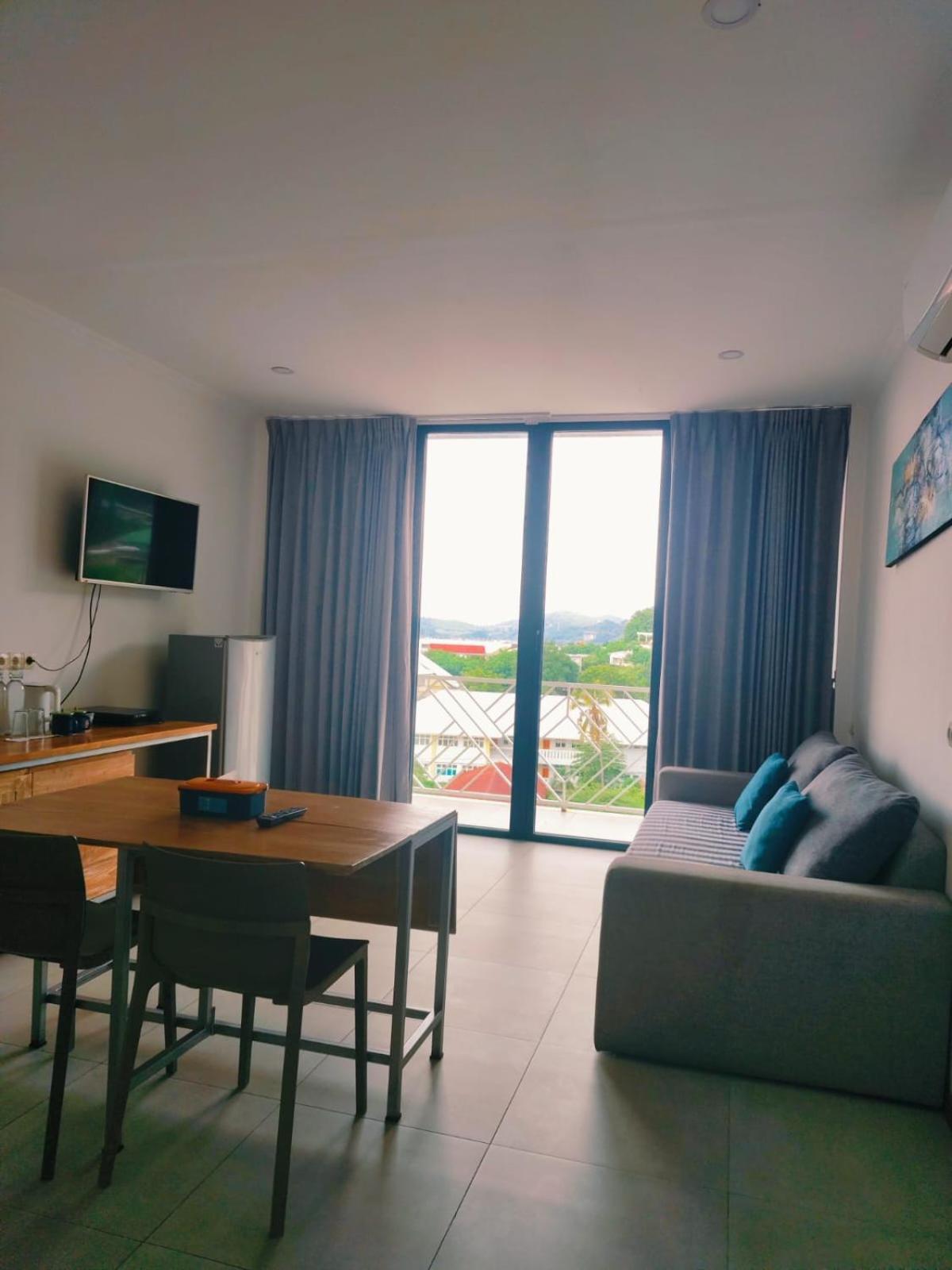 Triple 8 Suites Labuan Bajo Exterior photo