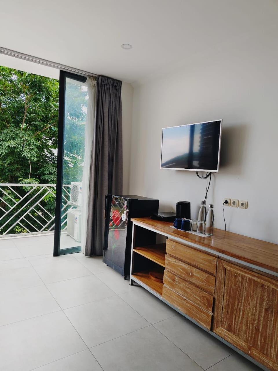 Triple 8 Suites Labuan Bajo Exterior photo